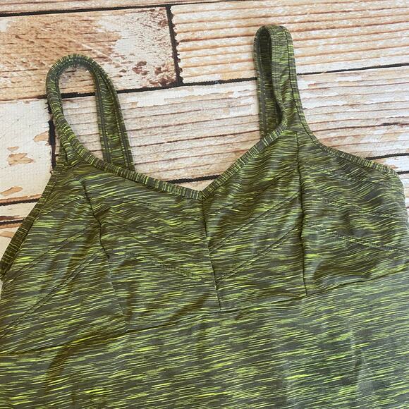 Lucy Tech Breathe Deep Green Space Dyed tank - Picture 7 of 9